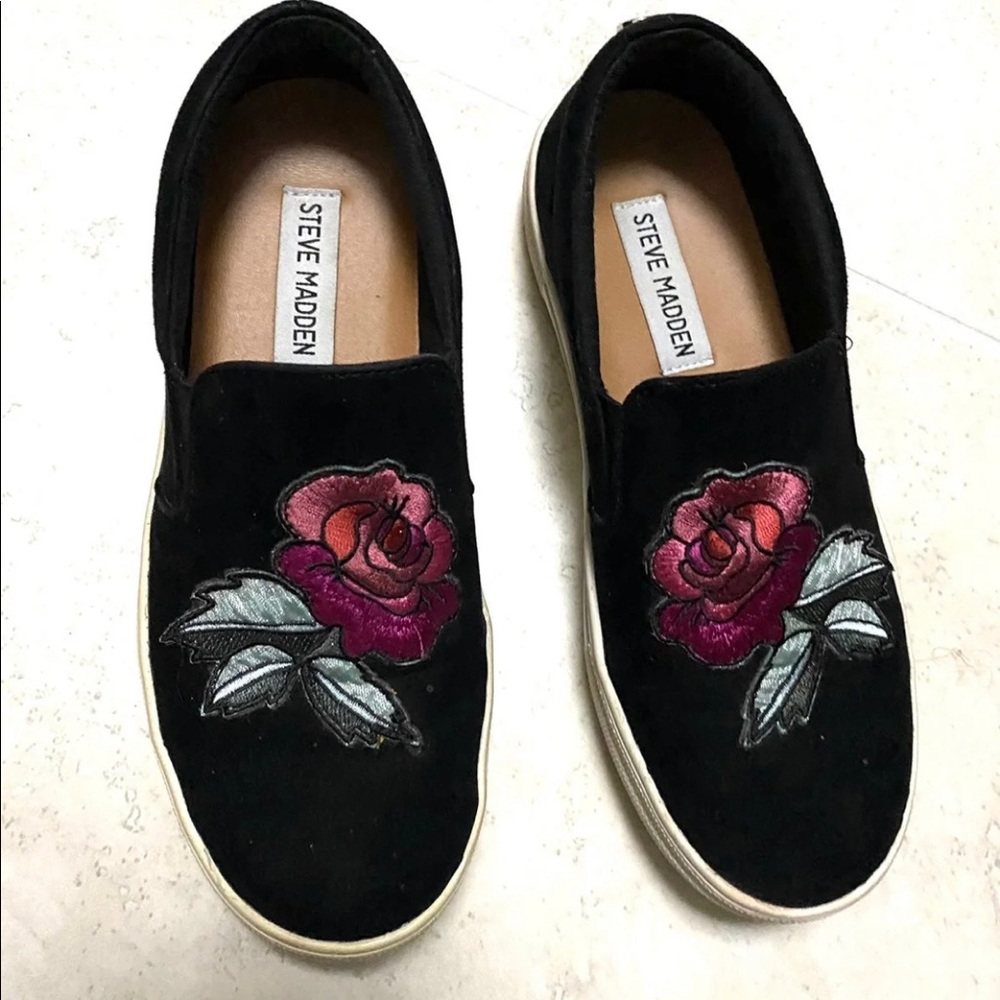 Beautiful flower shoes ! Steven Madden